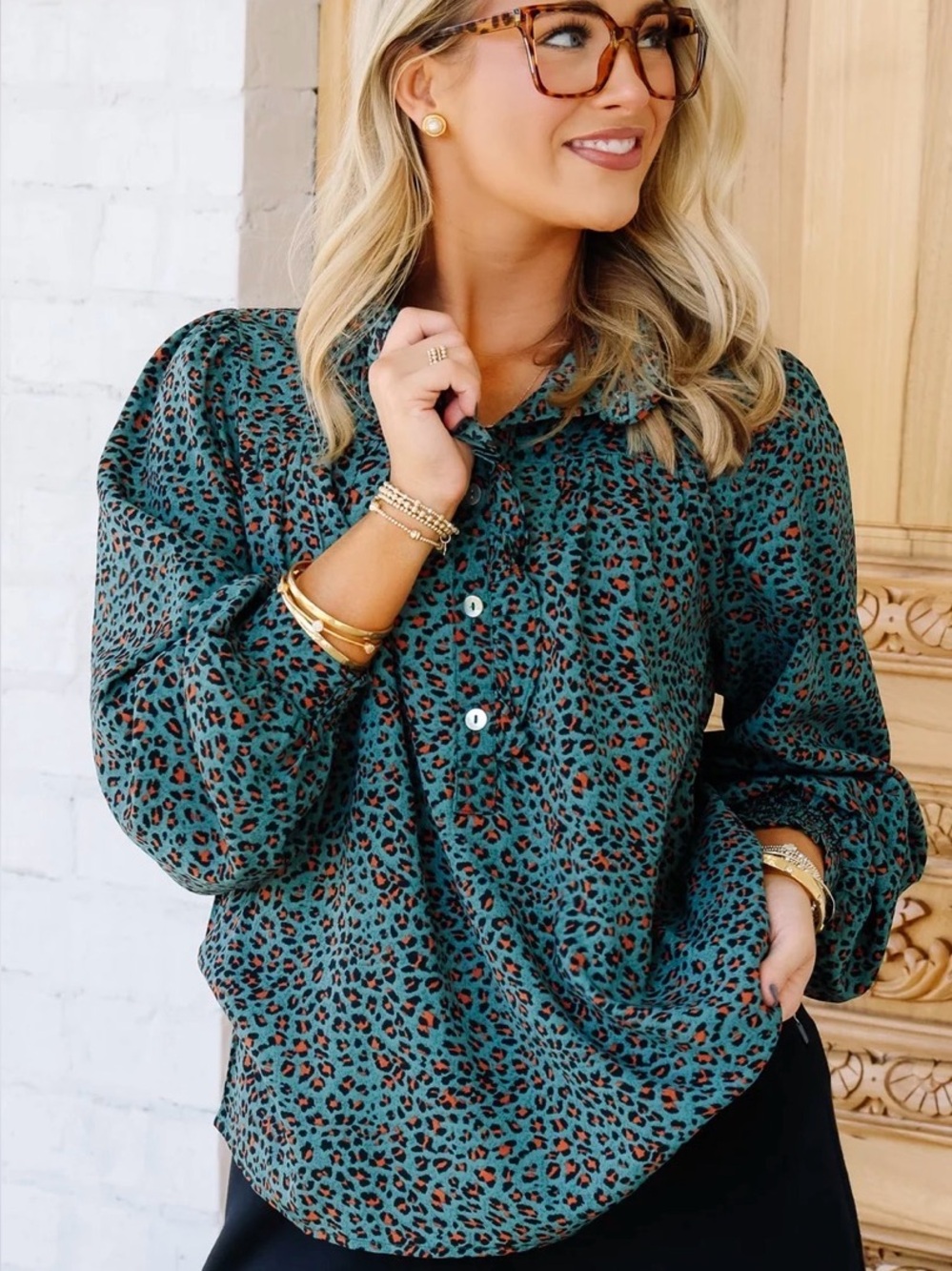 Jodifl Teal Leopard Print Ruffle Neck Blouse Size Large new without tags